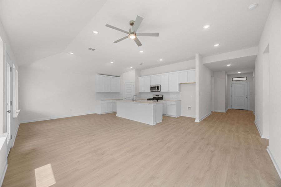 Spacious, unfurnished interior of a new home in Prairie Winds, Hutto (Image 15).