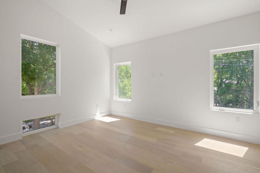 Spacious, unfurnished interior of a new home in , Austin (Image 19).