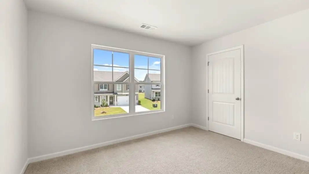 Spacious, unfurnished interior of a new home in Lost Creek, Dallas (Image 27).