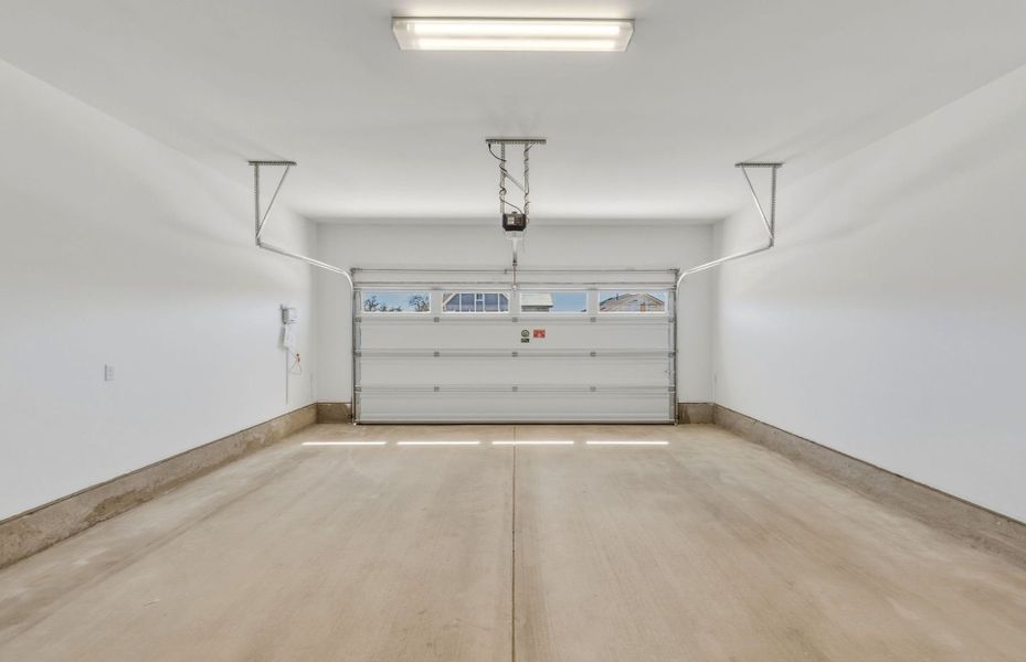 Spacious, unfurnished interior of a new home in Sun City Texas, Georgetown (Image 38).