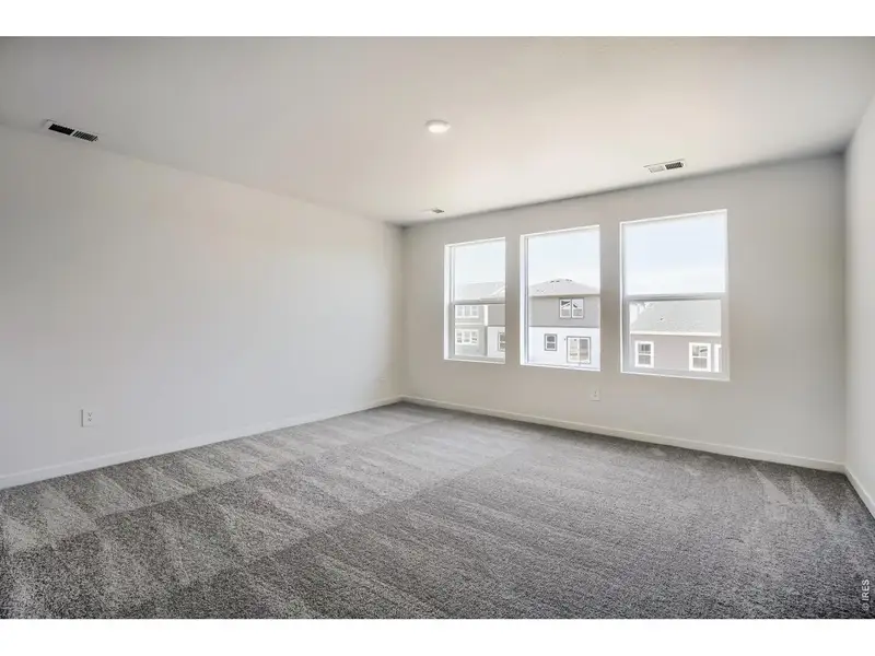 Spacious, unfurnished interior of a new home in Kinston, Loveland (Image 10).