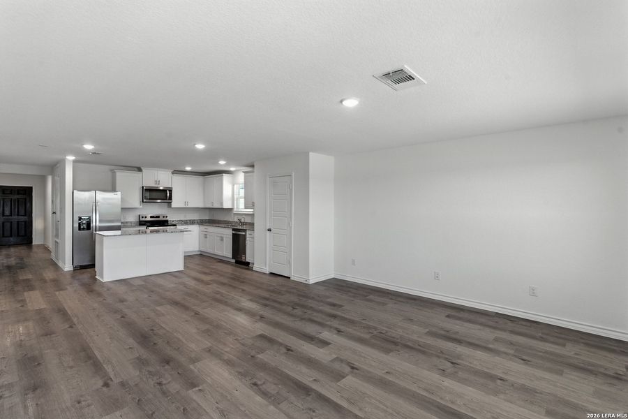 Spacious, unfurnished interior of a new home in Horizon Ridge, San Antonio (Image 12).