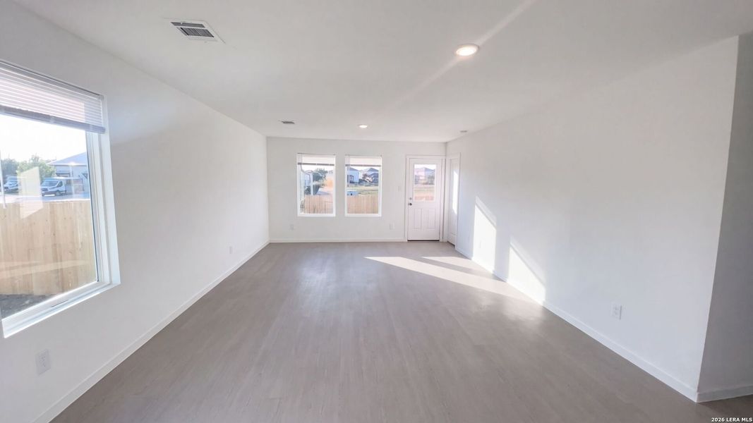 Spacious, unfurnished interior of a new home in Landon Ridge, San Antonio (Image 17).
