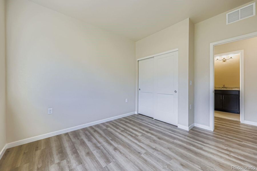 Spacious, unfurnished interior of a new home in , Westminster (Image 31).