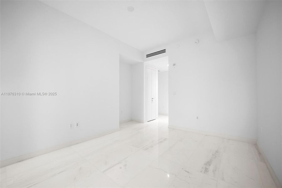Spacious, unfurnished interior of a new home in , Miami (Image 14).