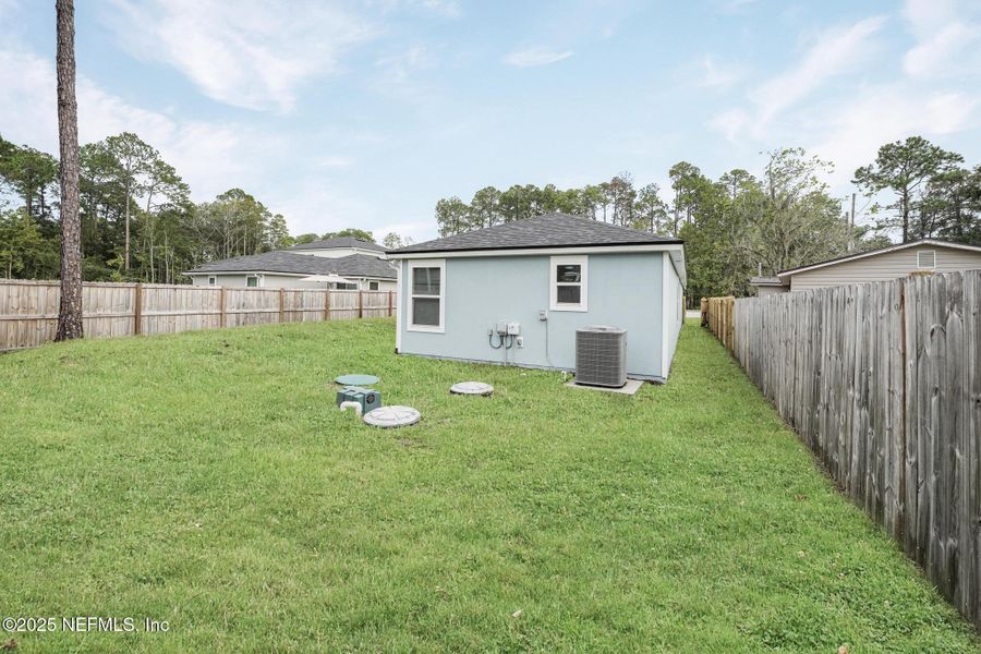 Exterior details and patio area of a home in , Jacksonville (Image 2).