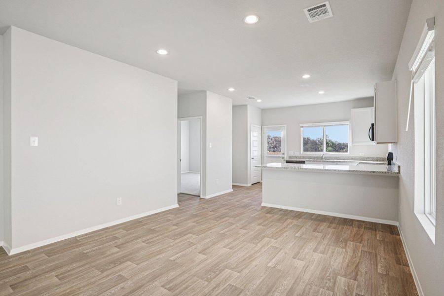Spacious, unfurnished interior of a new home in Cascade, Liberty Hill (Image 27).