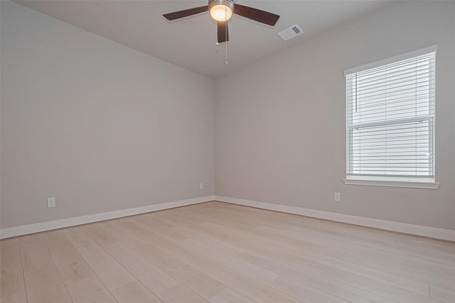 Spacious, unfurnished interior of a new home in Regents Court, Houston (Image 31).
