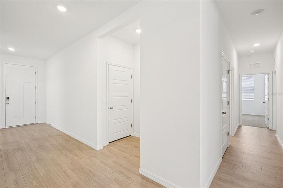 Spacious, unfurnished interior of a new home in , Lakeland (Image 14).
