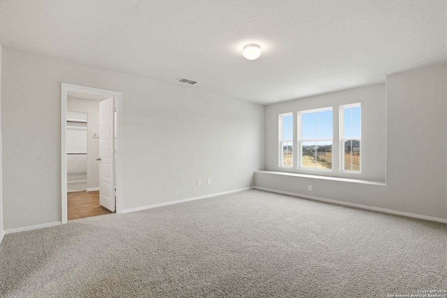 Spacious, unfurnished interior of a new home in Hunters Ranch, San Antonio (Image 30).