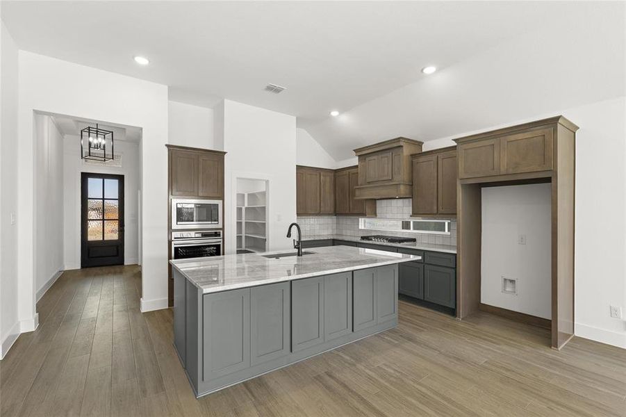 2021 Valencia  Kitchen 2