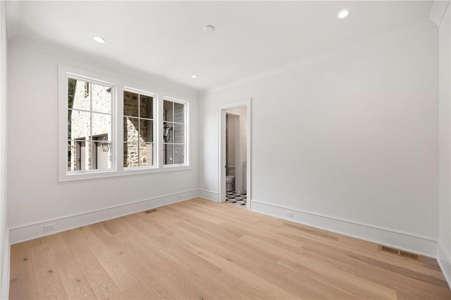 Spacious, unfurnished interior of a new home in , Atlanta (Image 44).