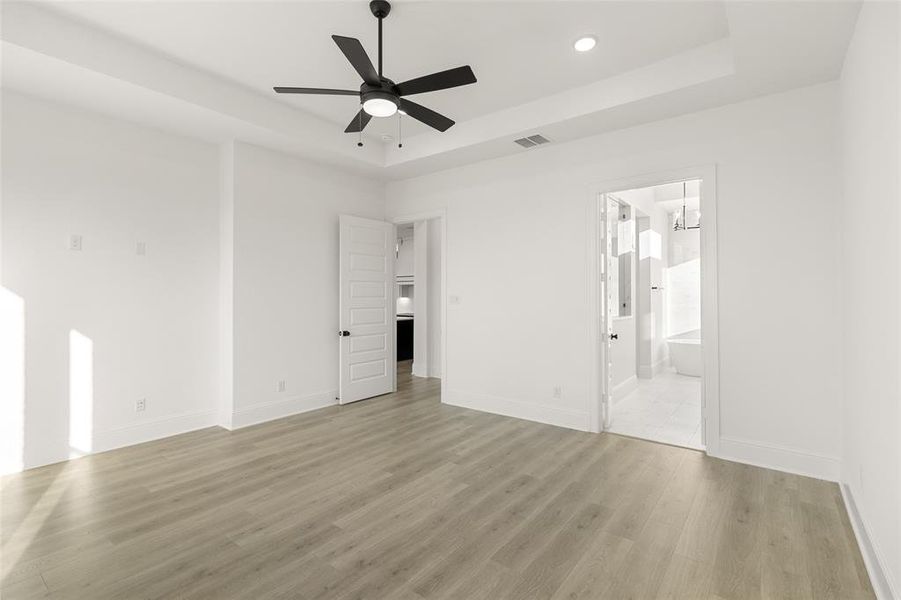 Spacious, unfurnished interior of a new home in Fulshear Lakes, Fulshear (Image 28). Spacious, unfurnished interior of a new home in Fulshear Lakes, Fulshear (Image 28).