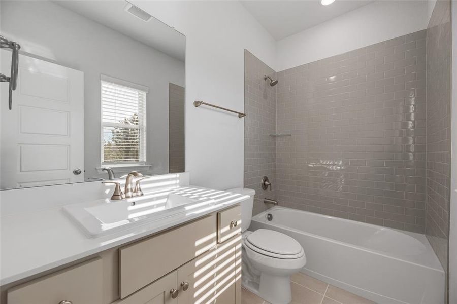 Furnished interior view inside a new home in , Frisco (Image 11).