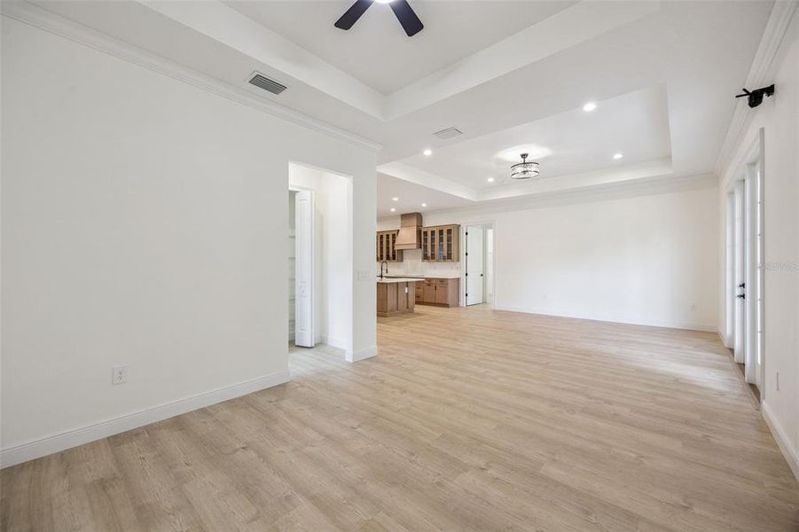 Spacious, unfurnished interior of a new home in , Clermont (Image 33).