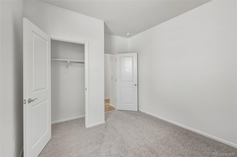 Spacious, unfurnished interior of a new home in The Cottages Collection at Ridgeline Vista, Brighton (Image 9).