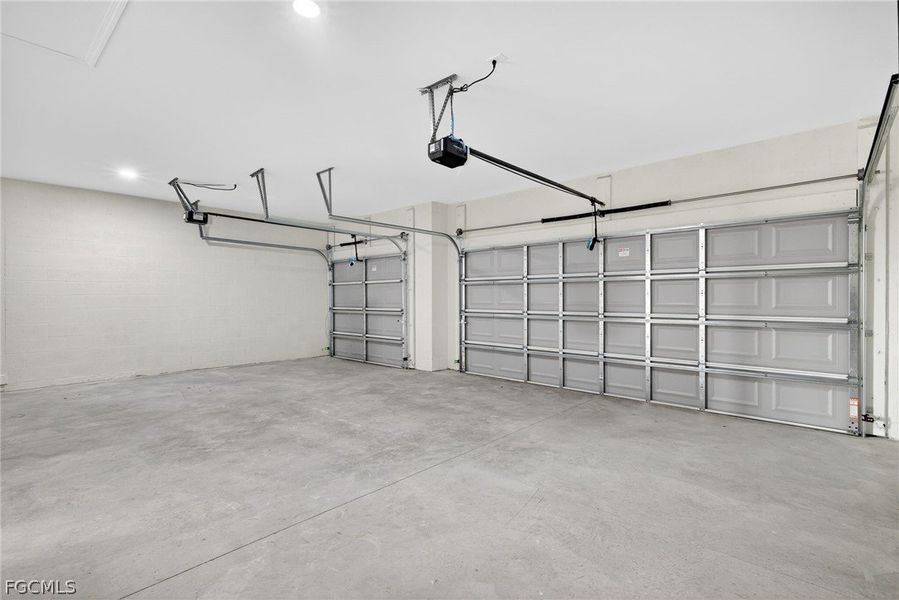 Spacious, unfurnished interior of a new home in Cape Coral, Cape Coral (Image 25).