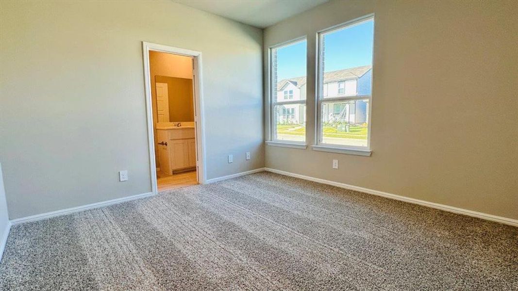Spacious, unfurnished interior of a new home in Orchard Village, Fort Worth (Image 8).