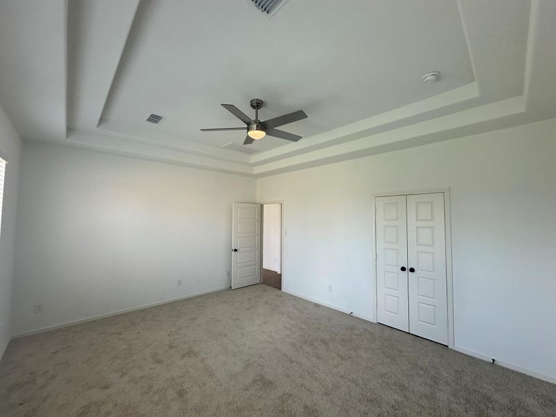 Spacious, unfurnished interior of a new home in Creekhaven, Iowa Colony (Image 16).