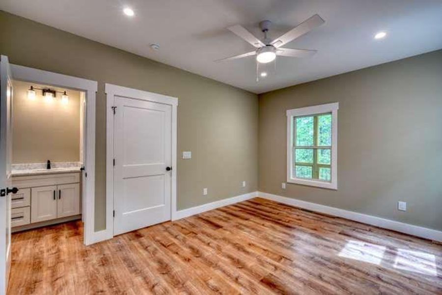 Spacious, unfurnished interior of a new home in , Blairsville (Image 14).