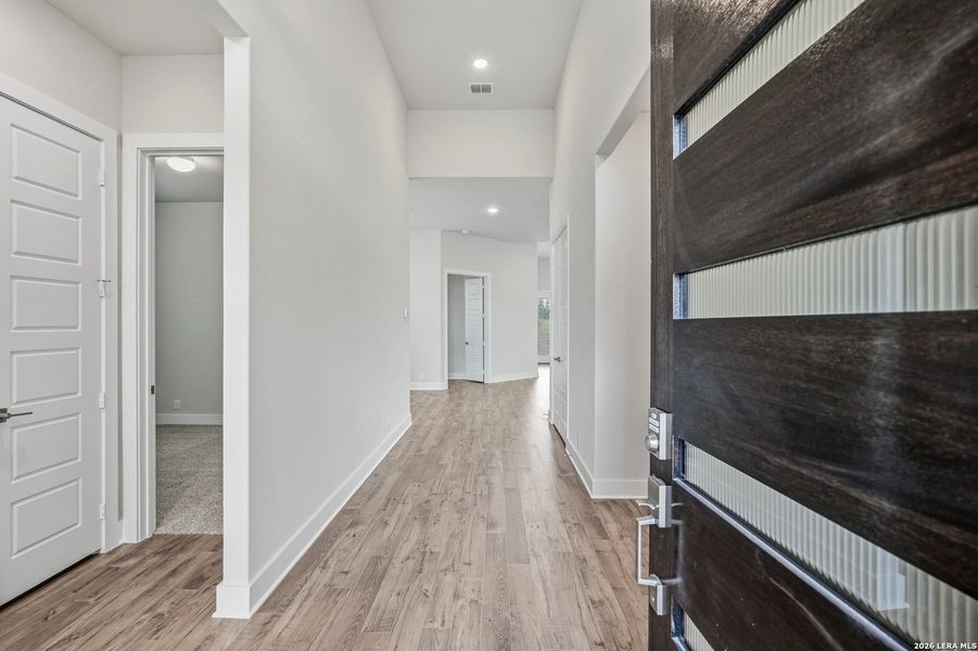 Spacious, unfurnished interior of a new home in Esperanza 50's, Boerne (Image 38).