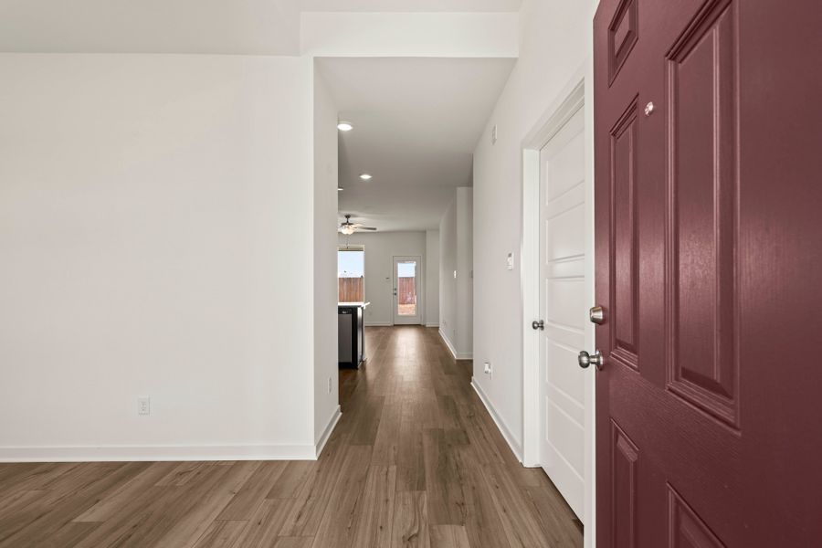 Spacious, unfurnished interior of a new home in Eagles Landing, Waco (Image 8).