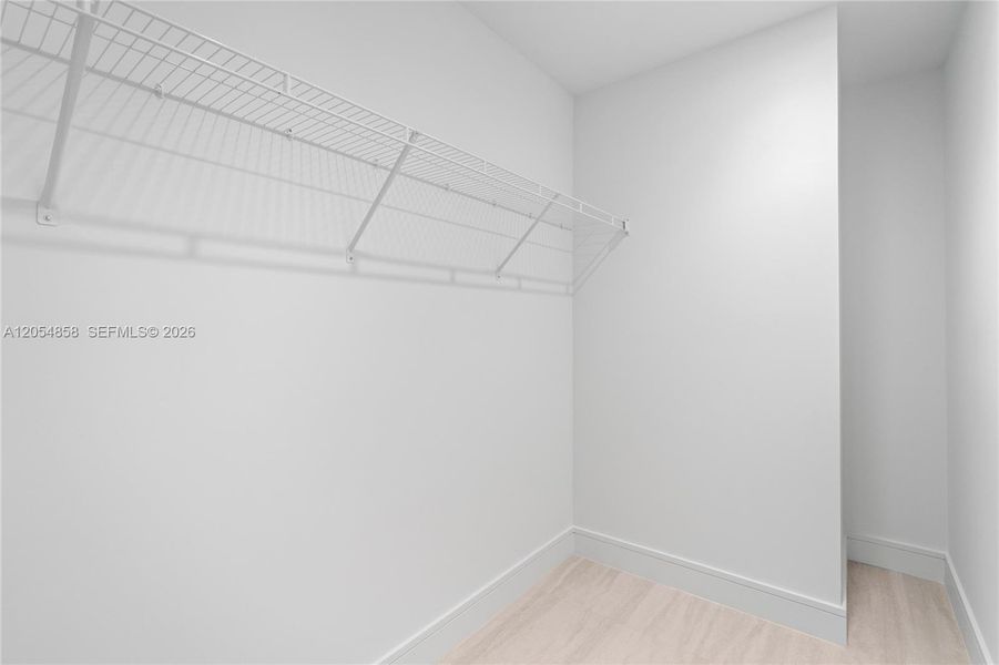 Spacious, unfurnished interior of a new home in One Park Tower, Miami (Image 52).