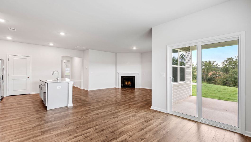 Spacious, unfurnished interior of a new home in Woodglen, Piedmont (Image 20).