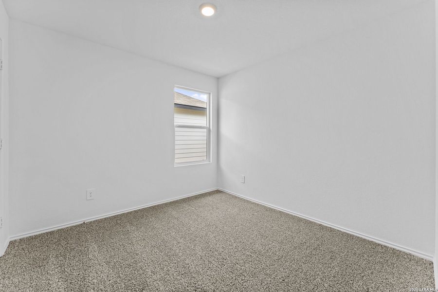 Spacious, unfurnished interior of a new home in Avenida, Converse (Image 16).
