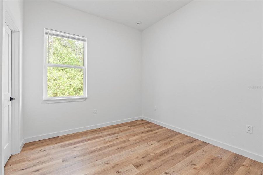 Spacious, unfurnished interior of a new home in , Citrus Springs (Image 30).