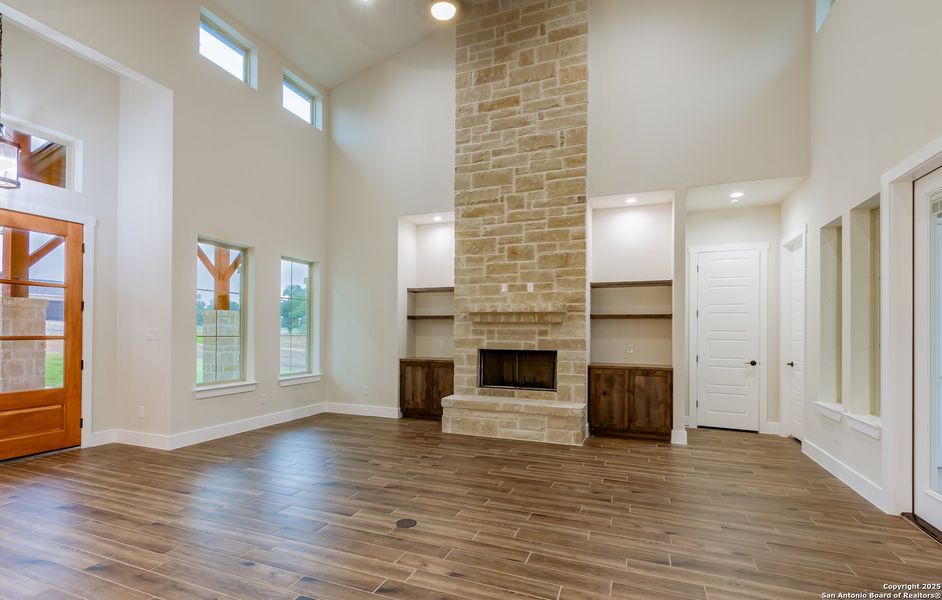 Furnished interior view inside a new home in , La Vernia (Image 34).