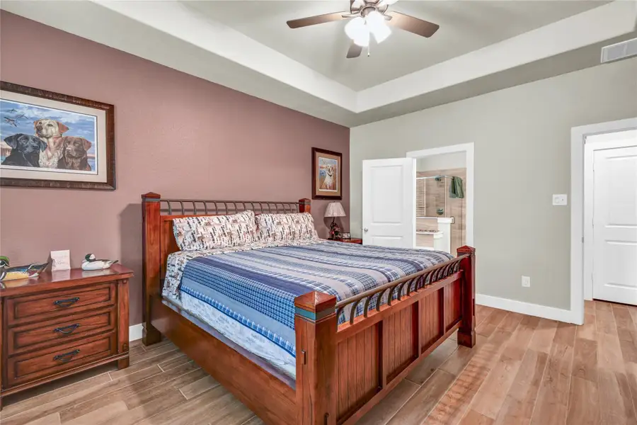 Huge primary bedroom with entrance to the en suite bathroom Huge primary bedroom with entrance to the en suite bathroom