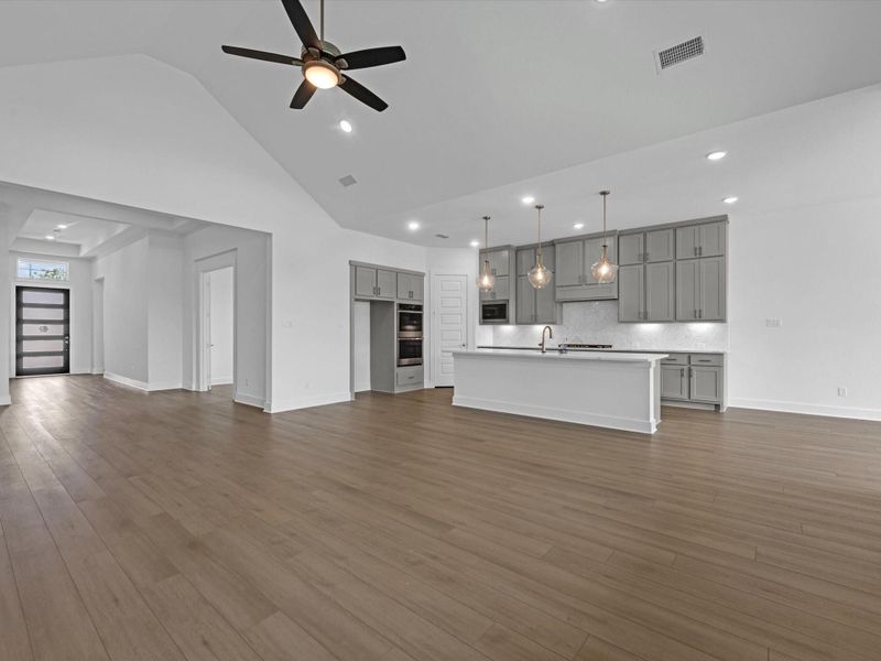 Spacious, unfurnished interior of a new home in Dunham Pointe, Cypress (Image 15).