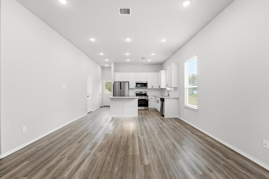 Spacious, unfurnished interior of a new home in , Montgomery (Image 19).
