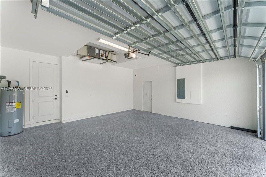 Spacious, unfurnished interior of a new home in , Cape Coral (Image 32). Spacious, unfurnished interior of a new home in , Cape Coral (Image 32).