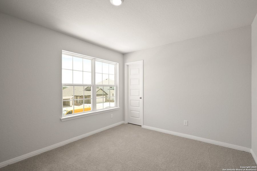 Spacious, unfurnished interior of a new home in Timber Creek, San Antonio (Image 25).