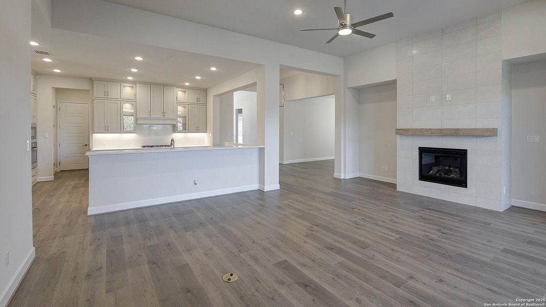 Spacious, unfurnished interior of a new home in Esperanza 80', Boerne (Image 26). Spacious, unfurnished interior of a new home in Esperanza 80', Boerne (Image 26).