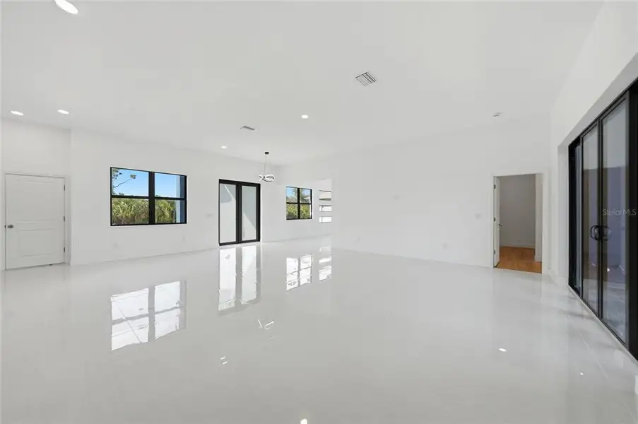 Spacious, unfurnished interior of a new home in , Port Charlotte (Image 34).