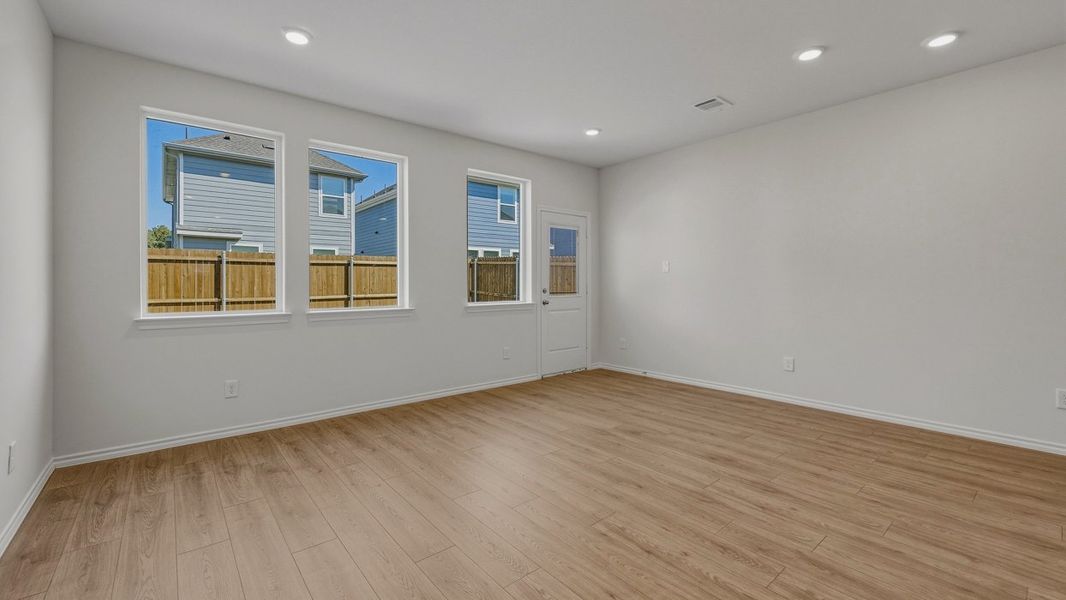 Spacious, unfurnished interior of a new home in Arbor Trails South, Princeton (Image 9).
