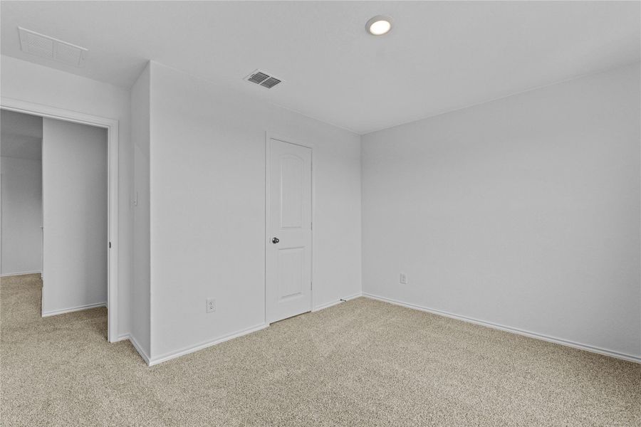 Spacious, unfurnished interior of a new home in Arroyo Ranch, Seguin (Image 35).