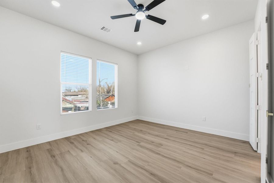 Spacious, unfurnished interior of a new home in , Houston (Image 25).