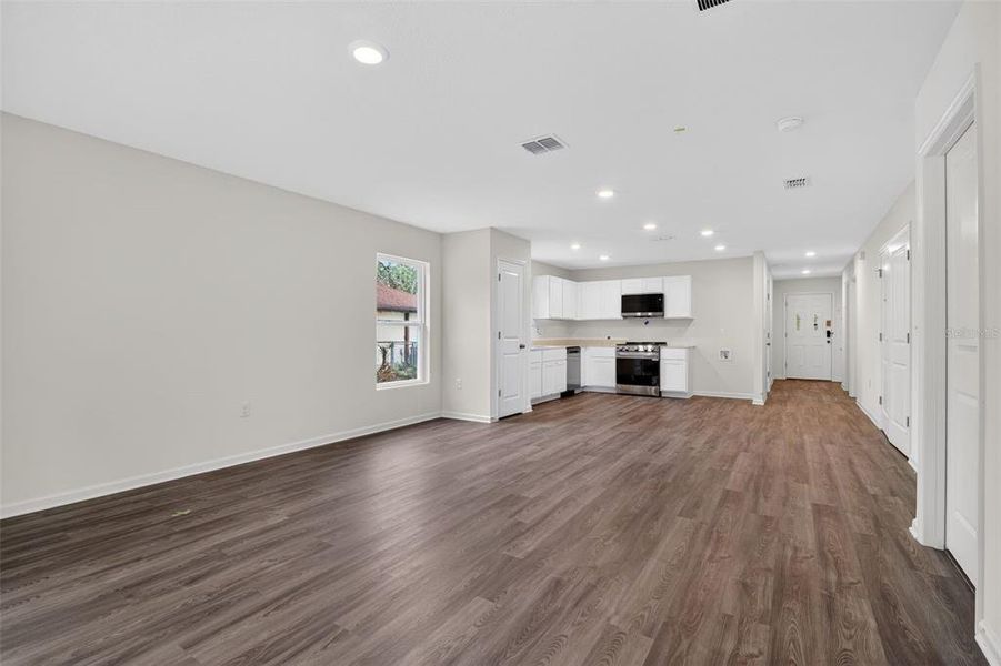 Spacious, unfurnished interior of a new home in Rainbow Lakes Estates, Dunnellon (Image 23).