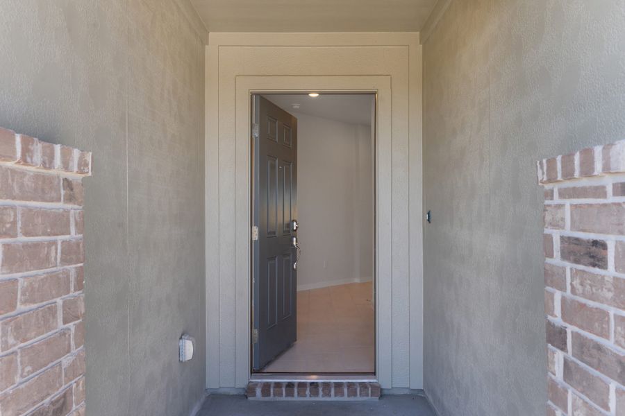 Exterior details and patio area of a home in Briarwood, Elgin (Image 4).
