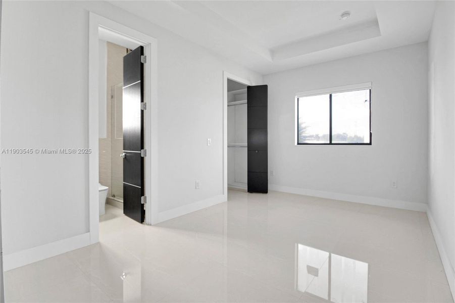 Spacious, unfurnished interior of a new home in , Miami (Image 10).