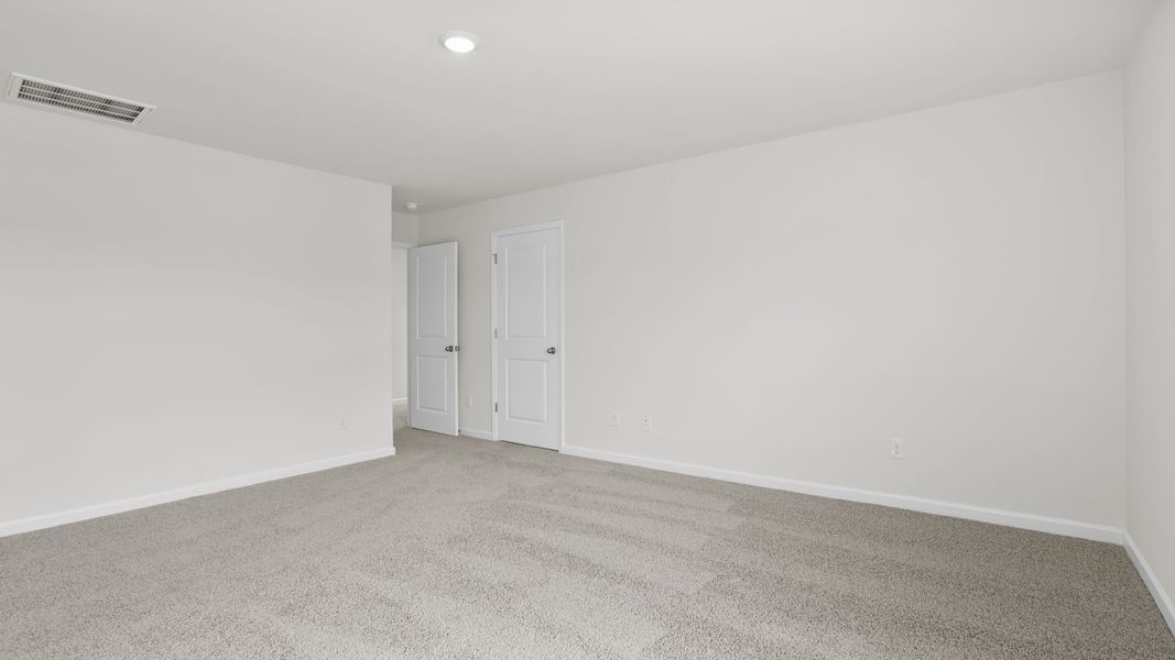 Spacious, unfurnished interior of a new home in Hawk Ridge, Anderson (Image 30).