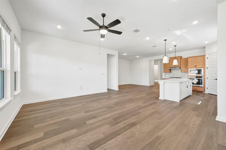 Spacious, unfurnished interior of a new home in Heritage, Dripping Springs (Image 20).