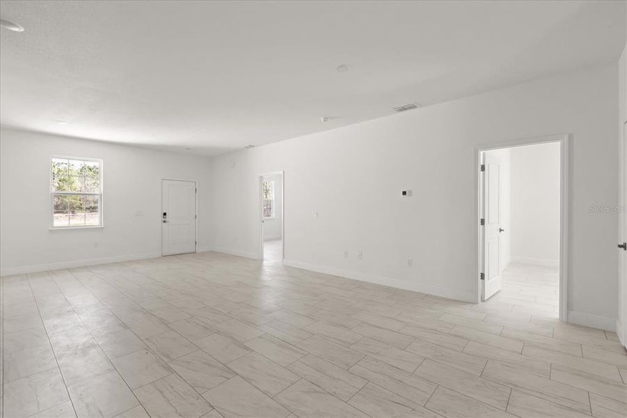 Spacious, unfurnished interior of a new home in , Citrus Springs (Image 26).