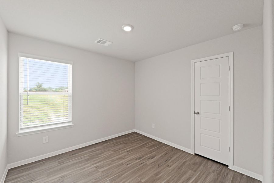 Spacious, unfurnished interior of a new home in Bammel Oaks, Houston (Image 17).