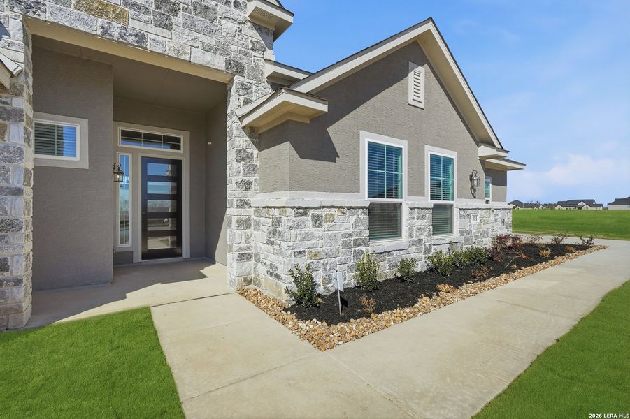 Exterior details and patio area of a home in Sienna Lakes, San Antonio (Image 4).