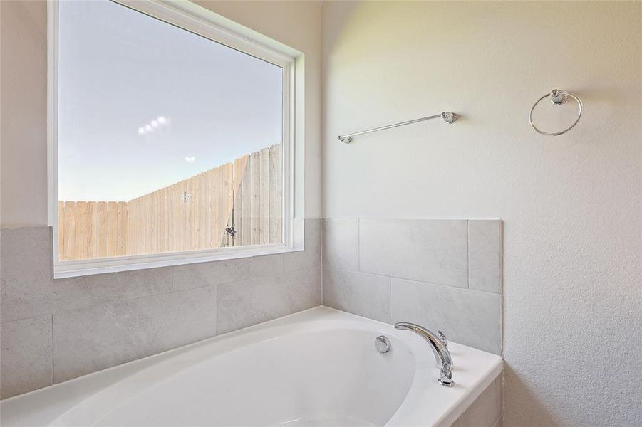 Bathroom with a bathing tub